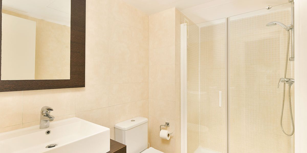 olee-holiday-rentals-apartamento-2-dormitorios-lateral-bano-1