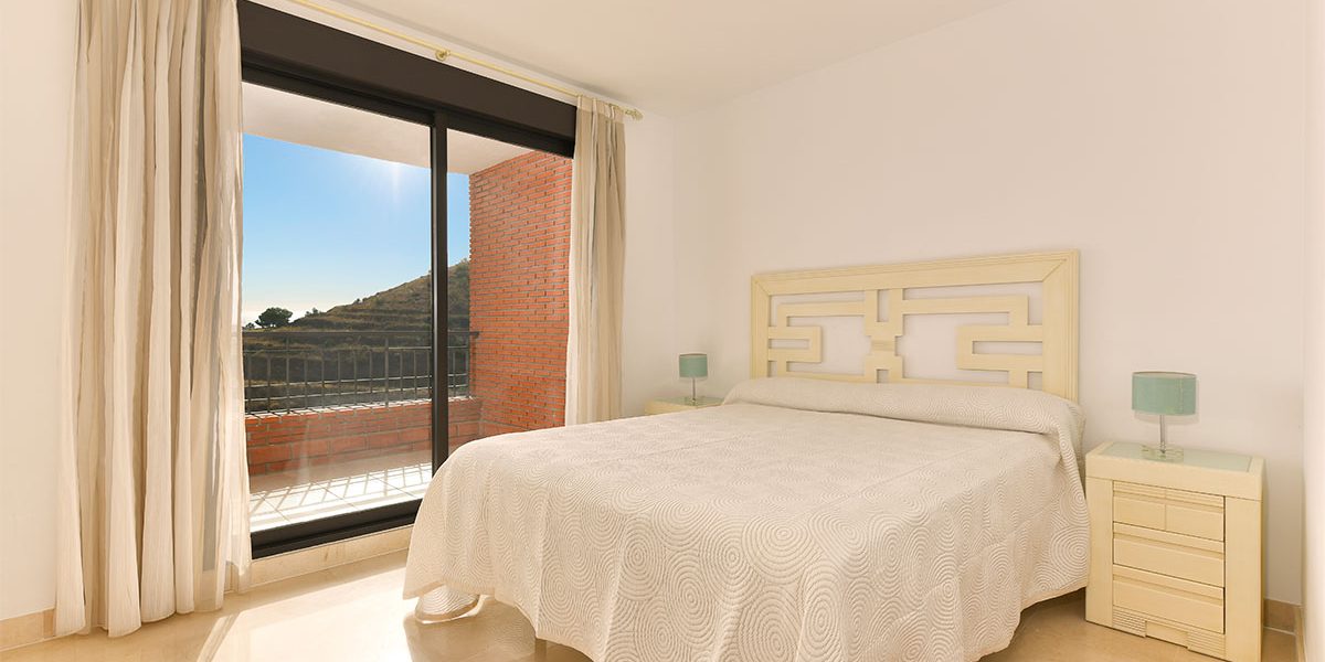 olee-holiday-rentals-apartamento-2-dormitorios-lateral-hab-principal-1