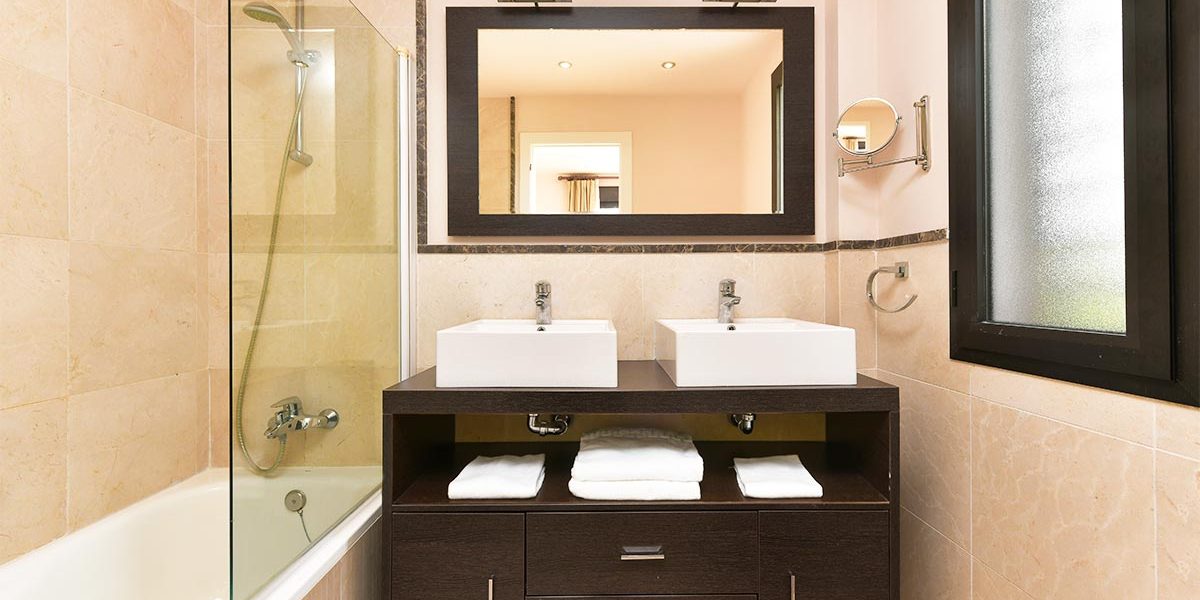 olee-holiday-rentals-apartamento-3-dormitorios-lateral-bano-2